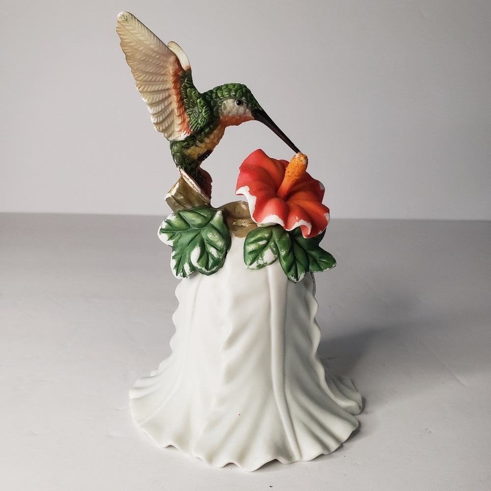 Vintage porcelain hummingbird bell flower figurine collectible. 124
